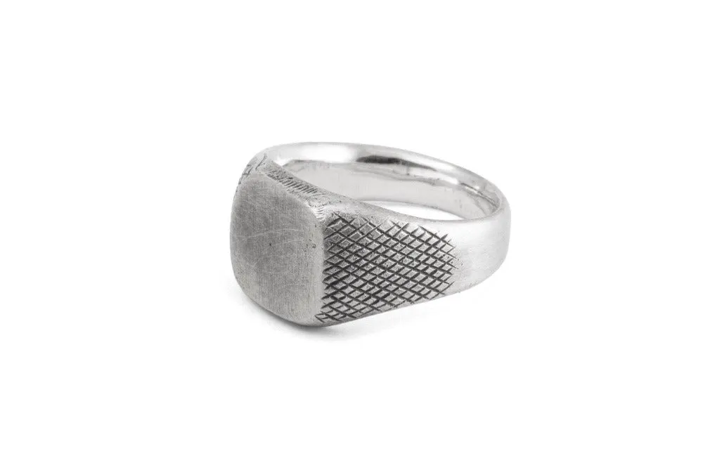 #017 - Signet Ring Grip