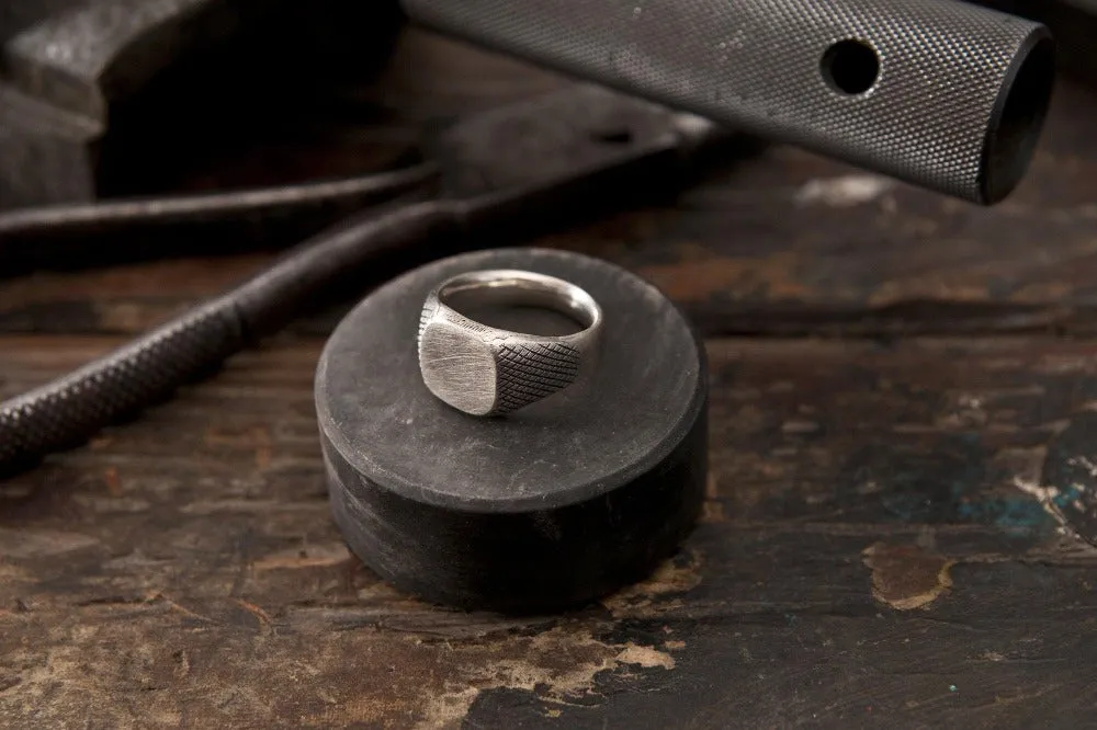 #017 - Signet Ring Grip