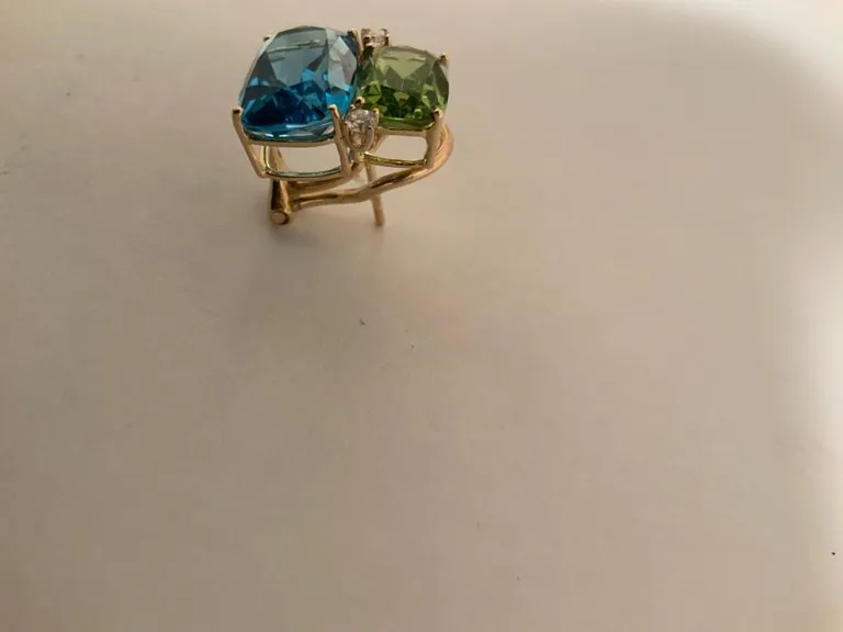 18Kt Yellow Gold Cushion Cut Cabochon Peridot Earrings with Diamonds
