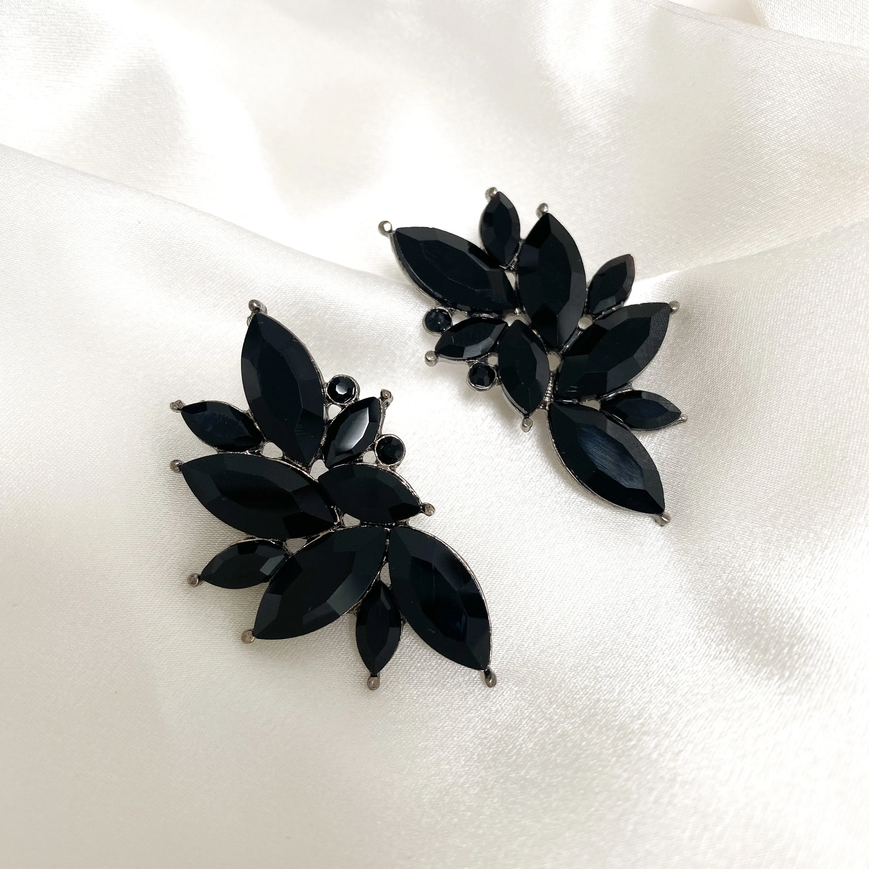 ADE  Rhinestone Petal Earrings - Blue / Black