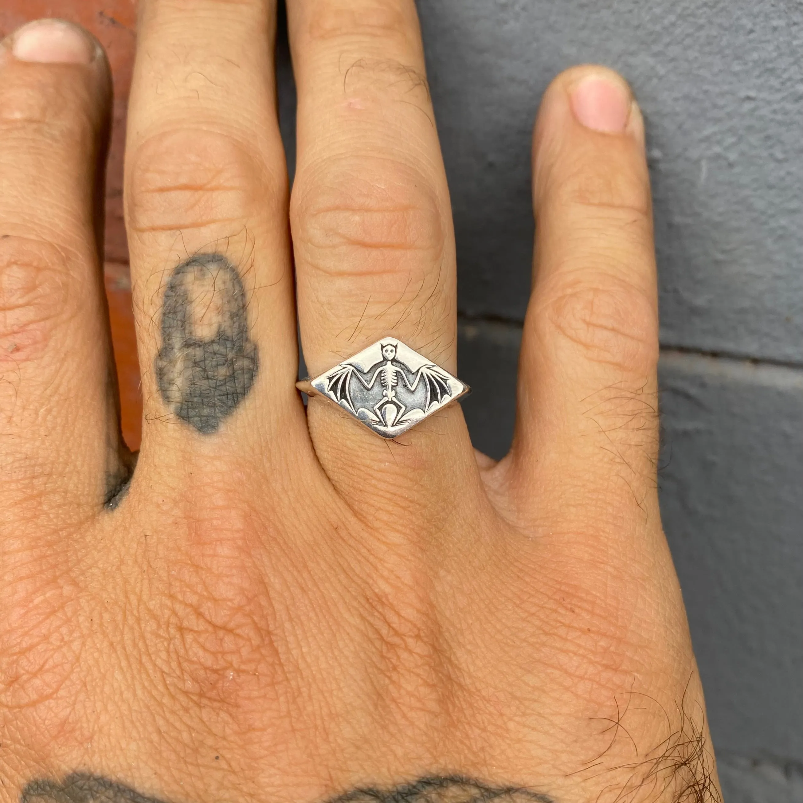 Bat Signet
