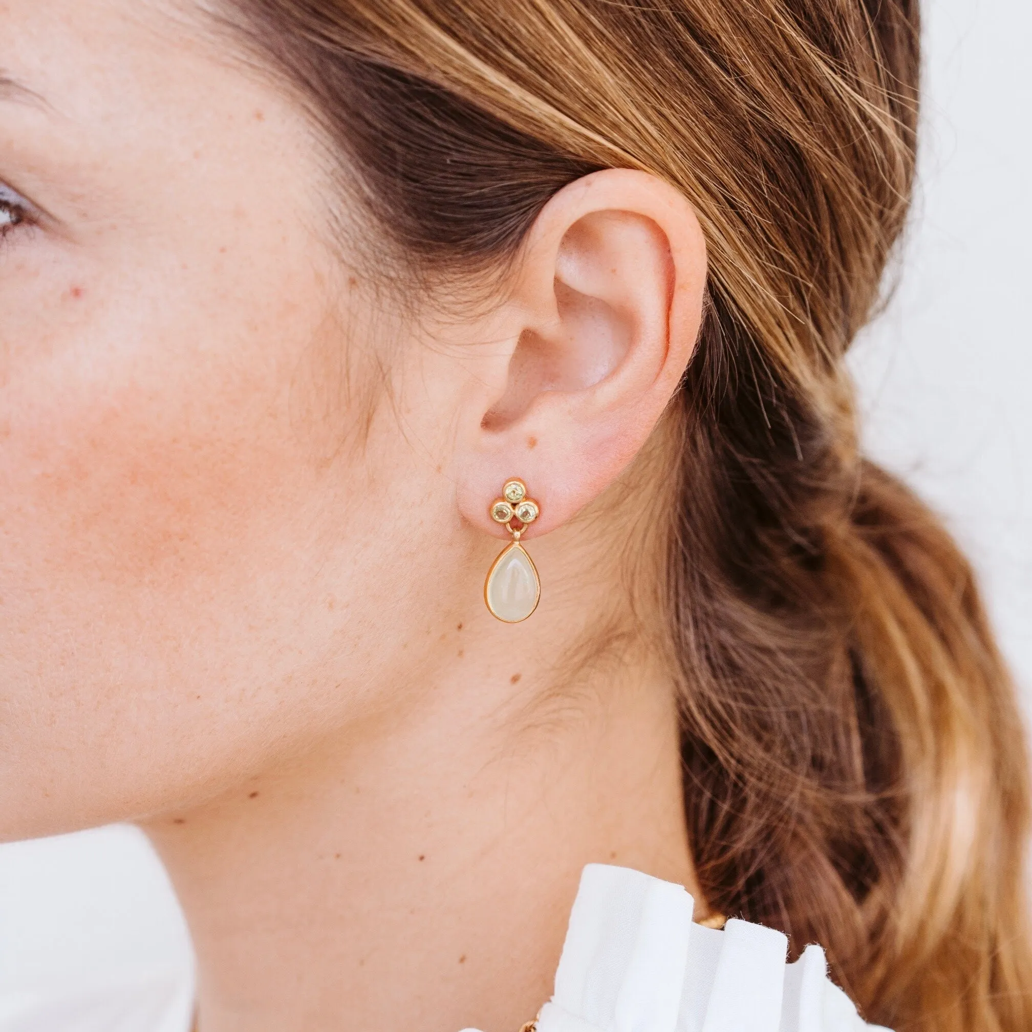 Clover Stud, Peridot, Prehnite, Gold