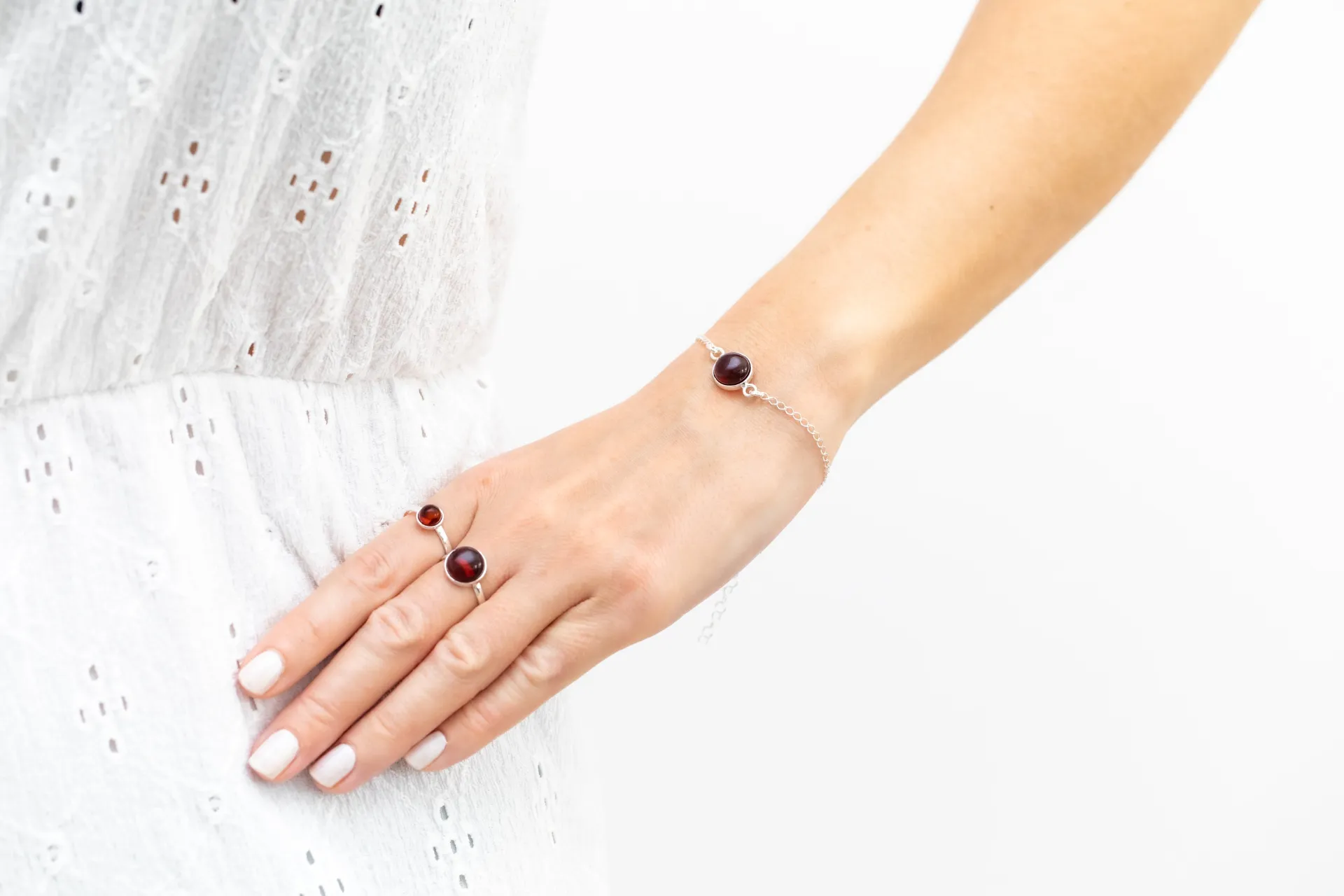 ESSENTIALS Cherry Amber Link Chain Bracelet - Elegant & Versatile Everyday Wear