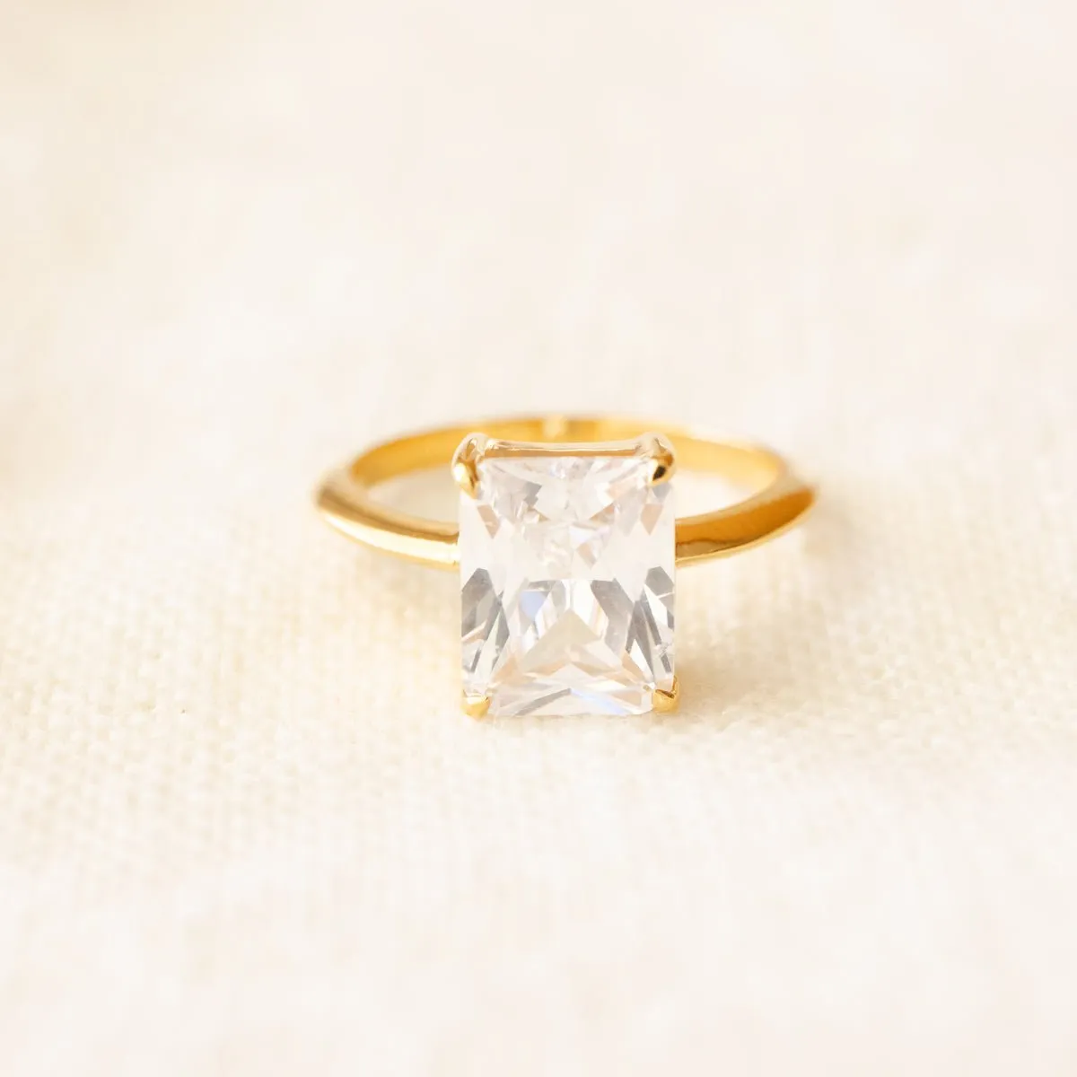 LOVE VINTAGE SOLITAIRE RING - CUBIC ZIRCONIA & GOLD