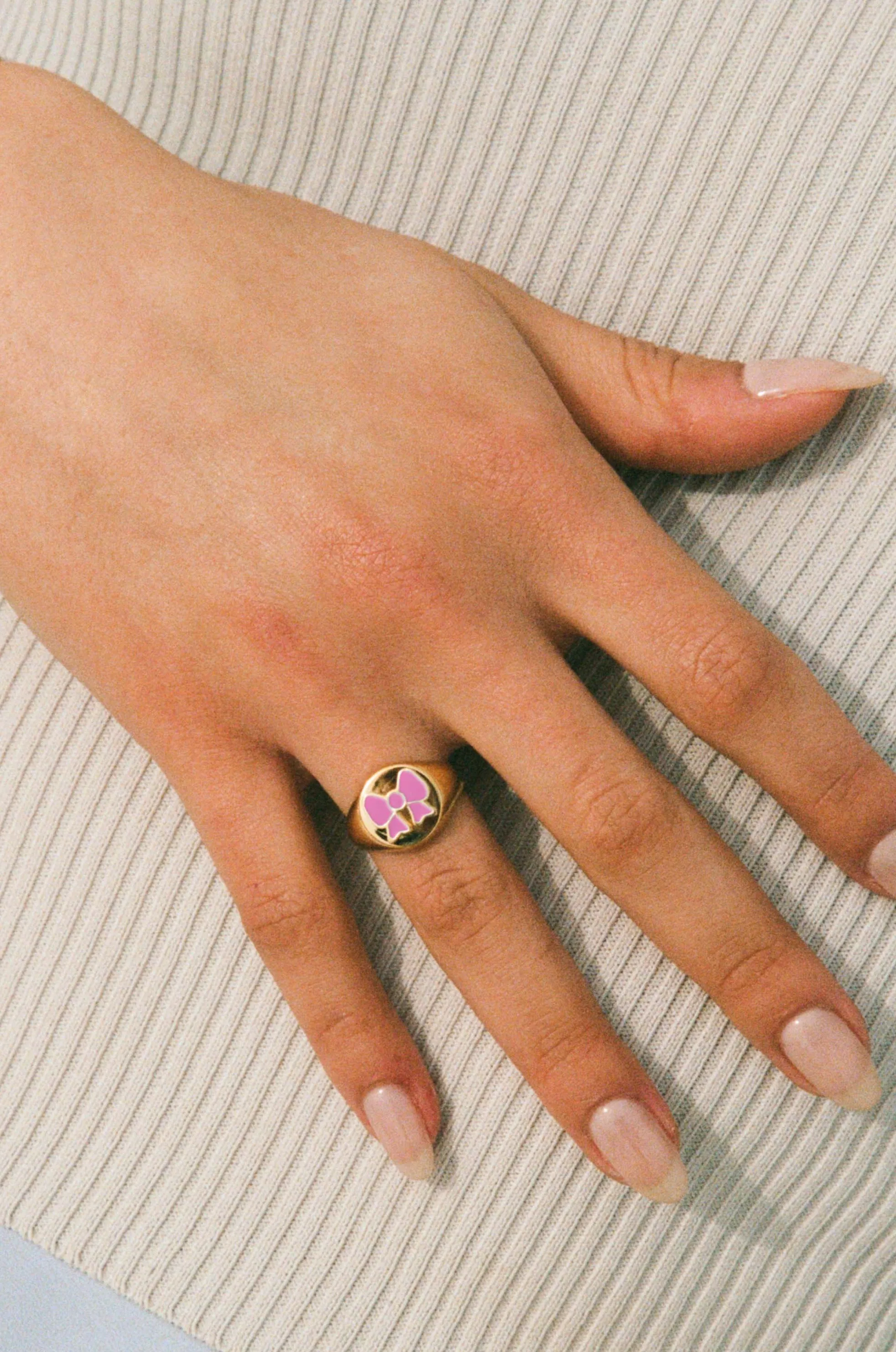 Minnie Bow Signet Ring