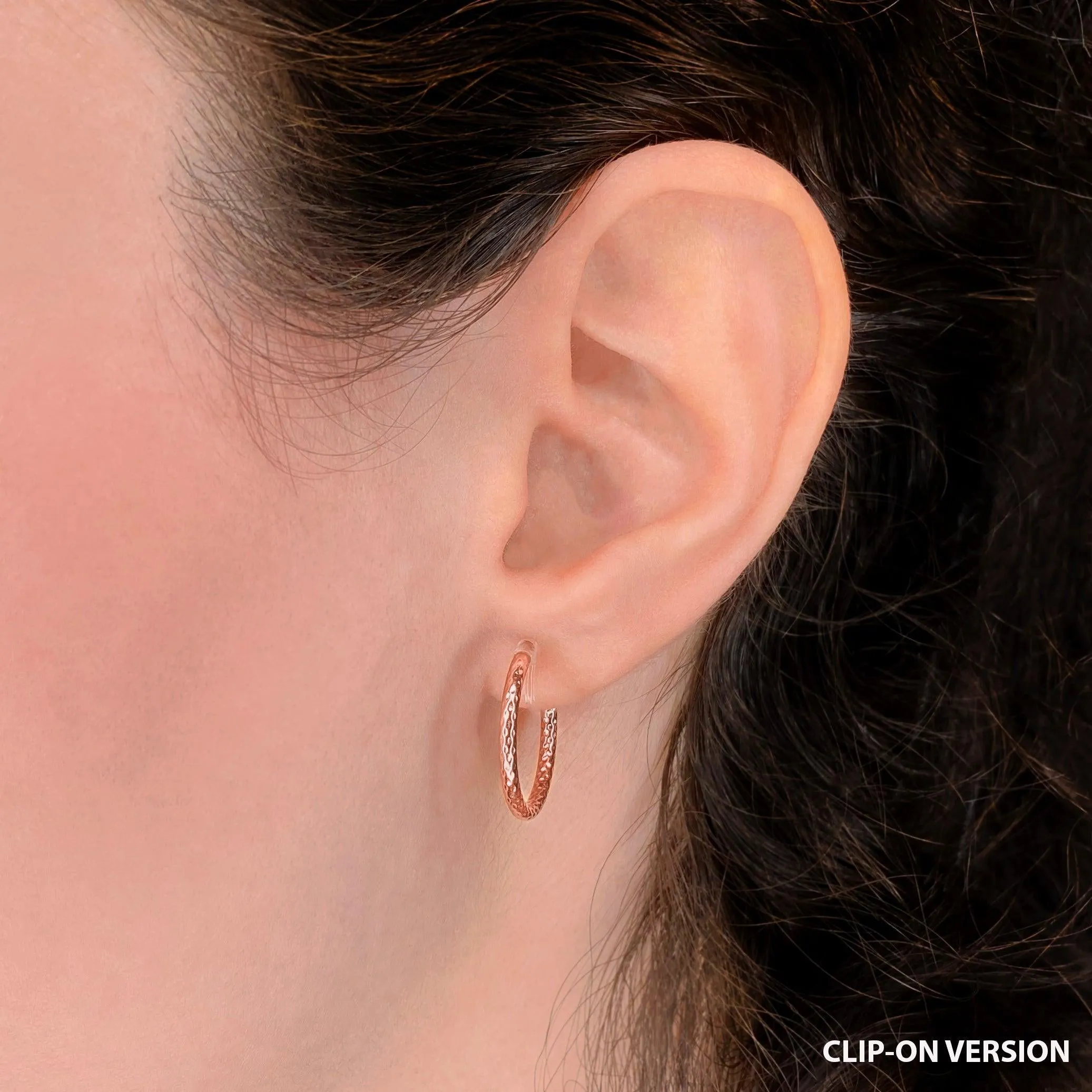 SMALL TEXTURED HOOP EARRINGS IN ROSE GOLD