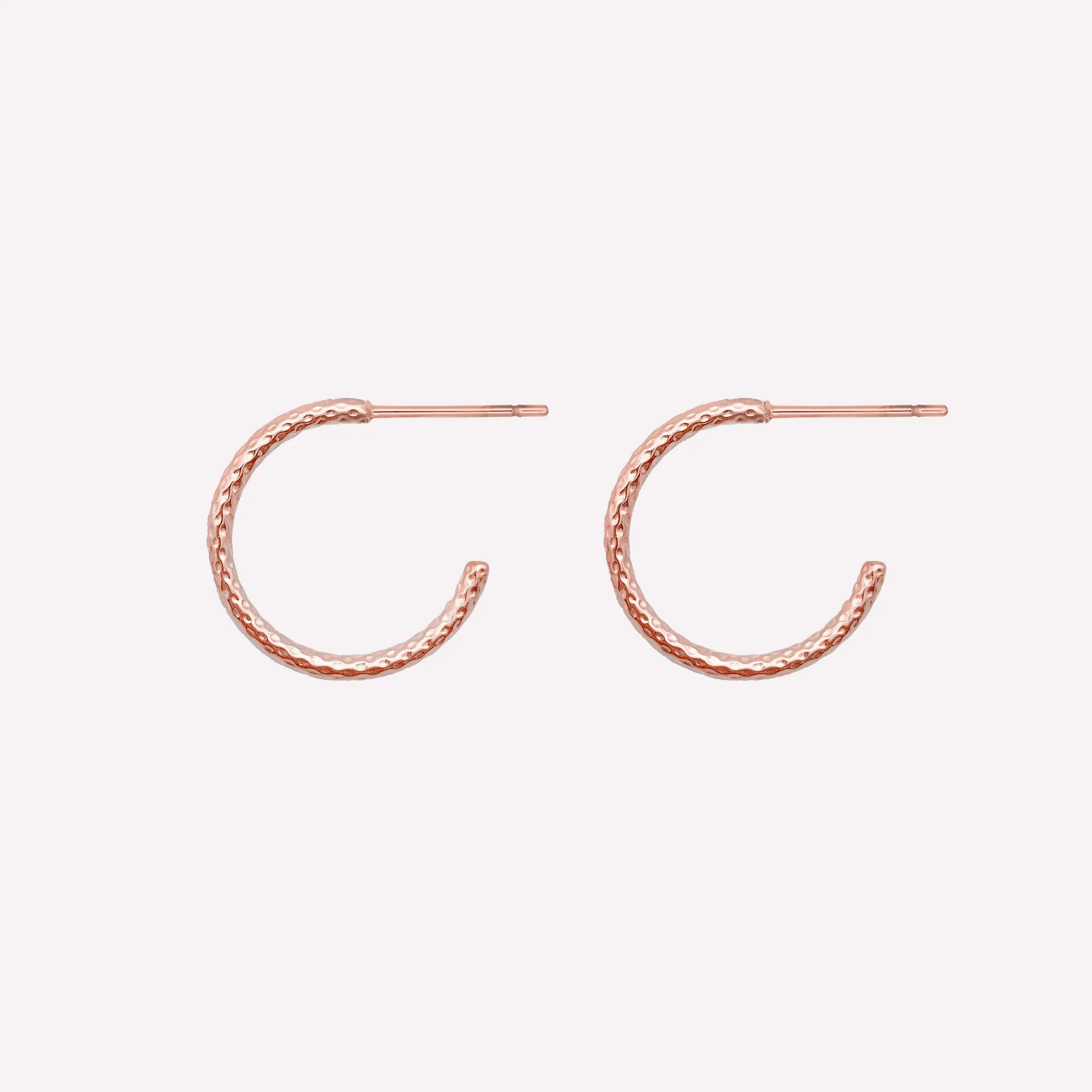 SMALL TEXTURED HOOP EARRINGS IN ROSE GOLD